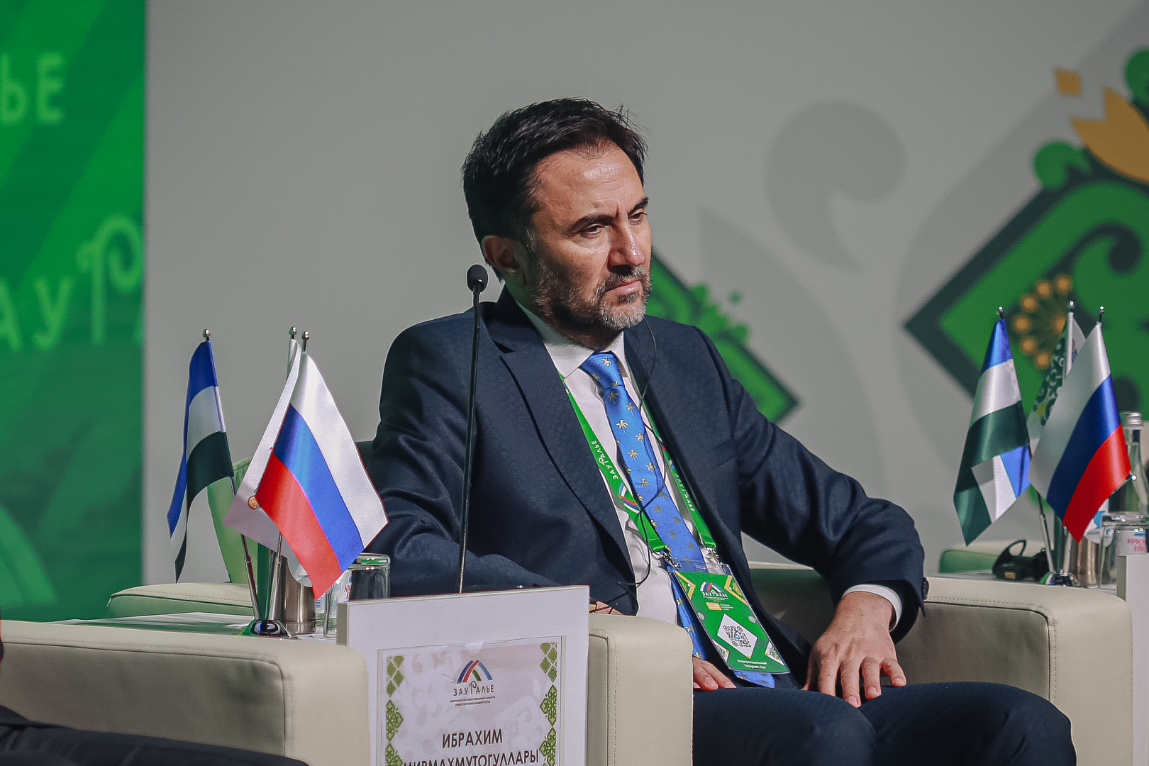 ПЛЕНАРНОЕ ЗАСЕДАНИЕ: «МИР. В центре внимания - Россия!»