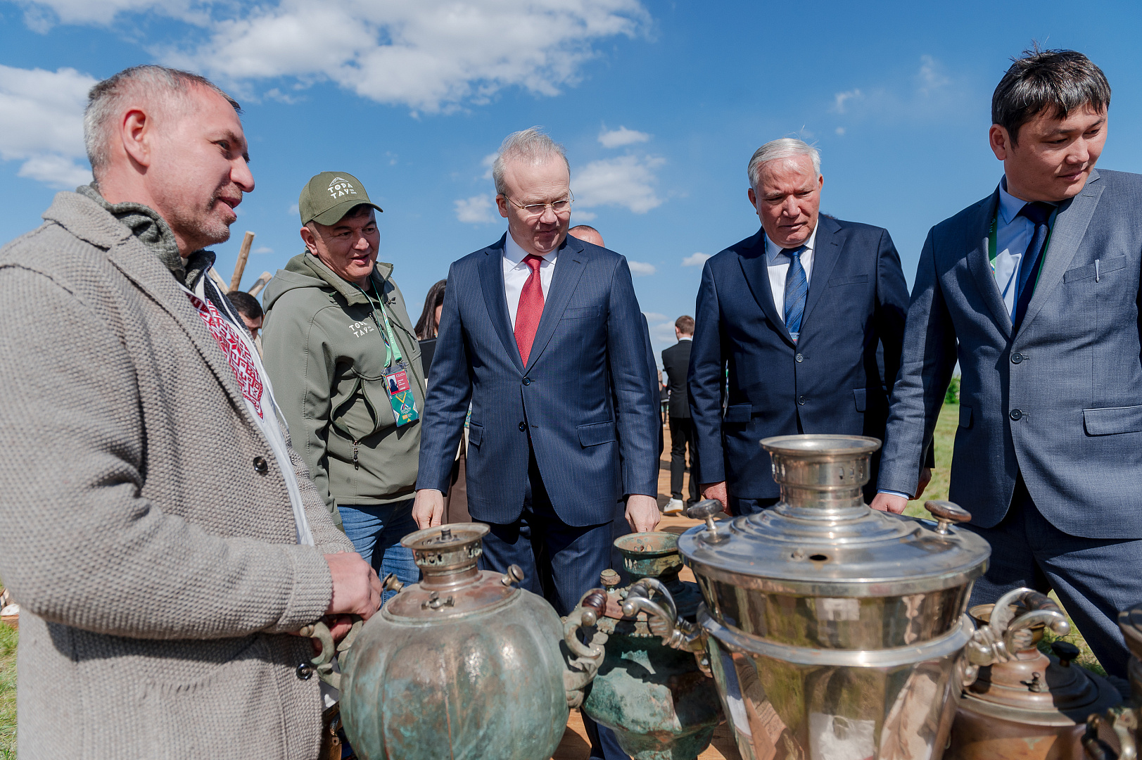 На инвест-сабантуе «Зауралье-2024» представили 300-летний самовар