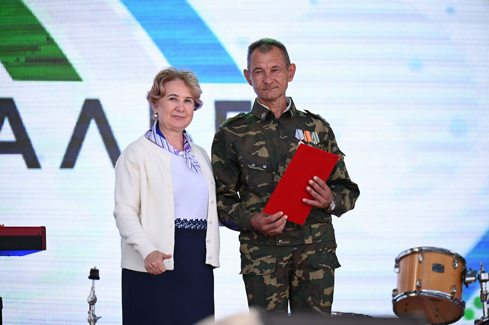 Вручение почетных грамот и благодарственных писем жителям Сибая