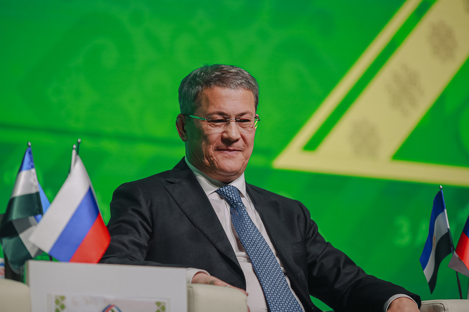 ПЛЕНАРНОЕ ЗАСЕДАНИЕ: «МИР. В центре внимания - Россия!»
