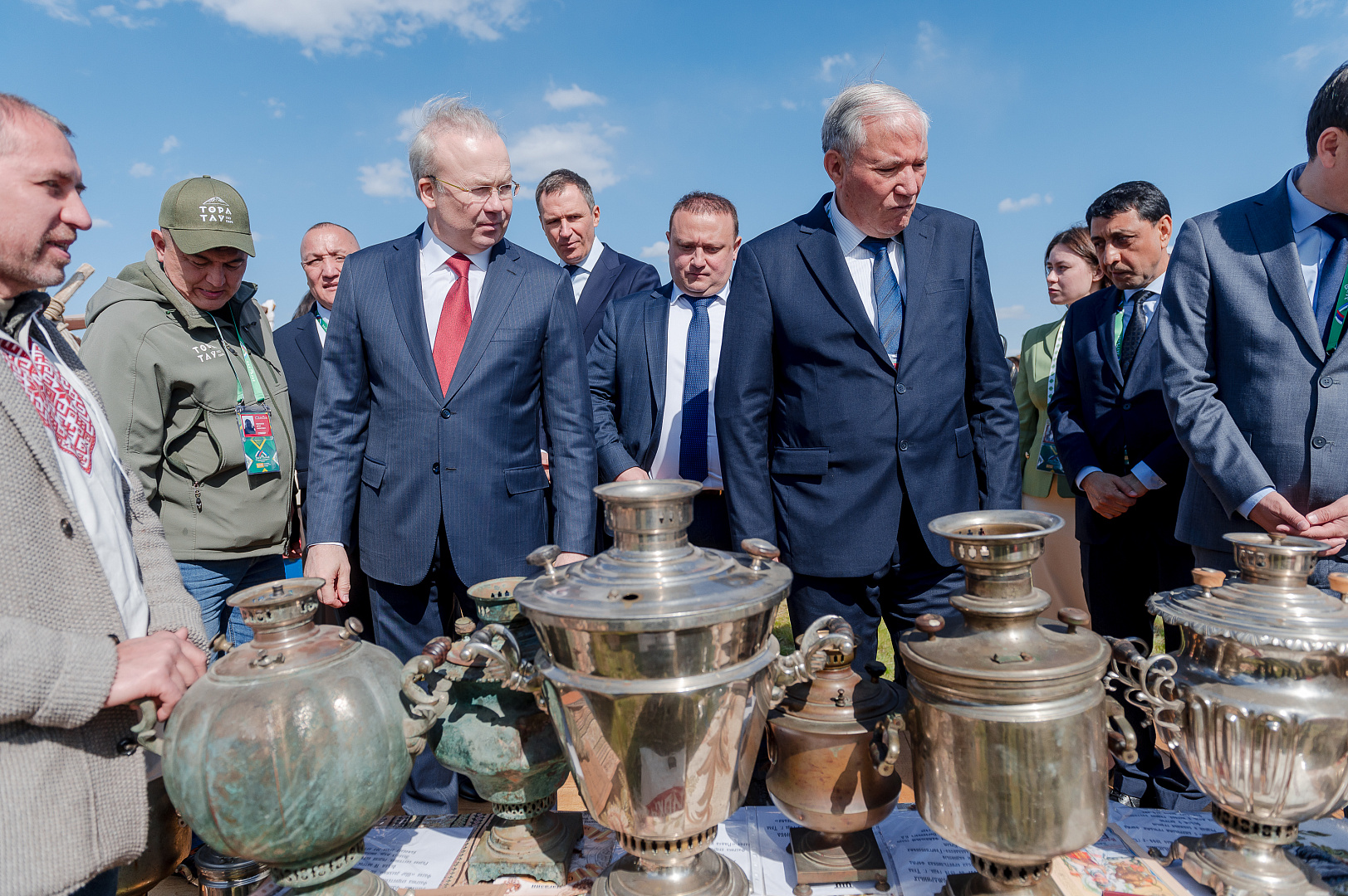 На инвест-сабантуе «Зауралье-2024» представили 300-летний самовар